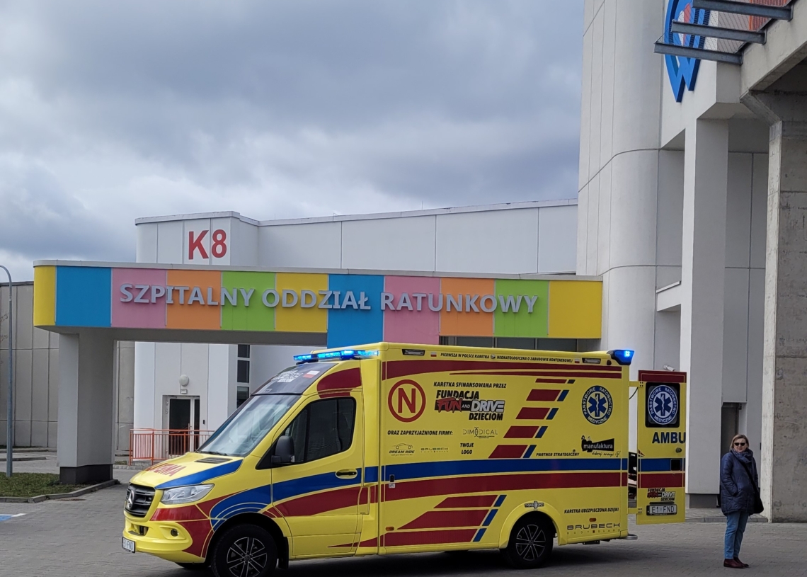 ICZMP w Łodzi ma nowoczesną karetkę neonatologiczną