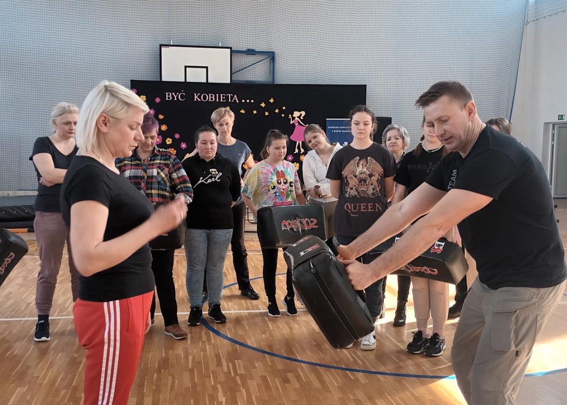 Kurs samoobrony dla pań. Policyjny Dzień Kobiet w Rawie Mazowieckiej