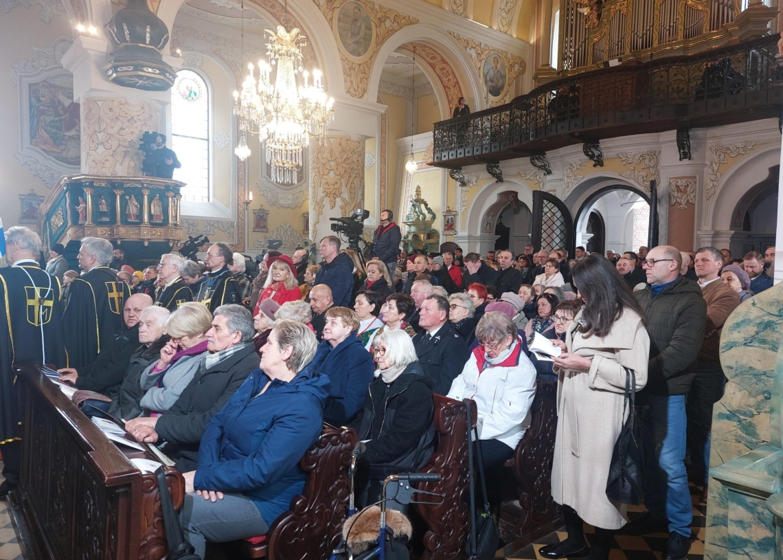 Bazylikę Mniejszą w Sieradzu ustanowiono dzisiaj Sanktuarium św. Józefa [ZDJĘCIA]
