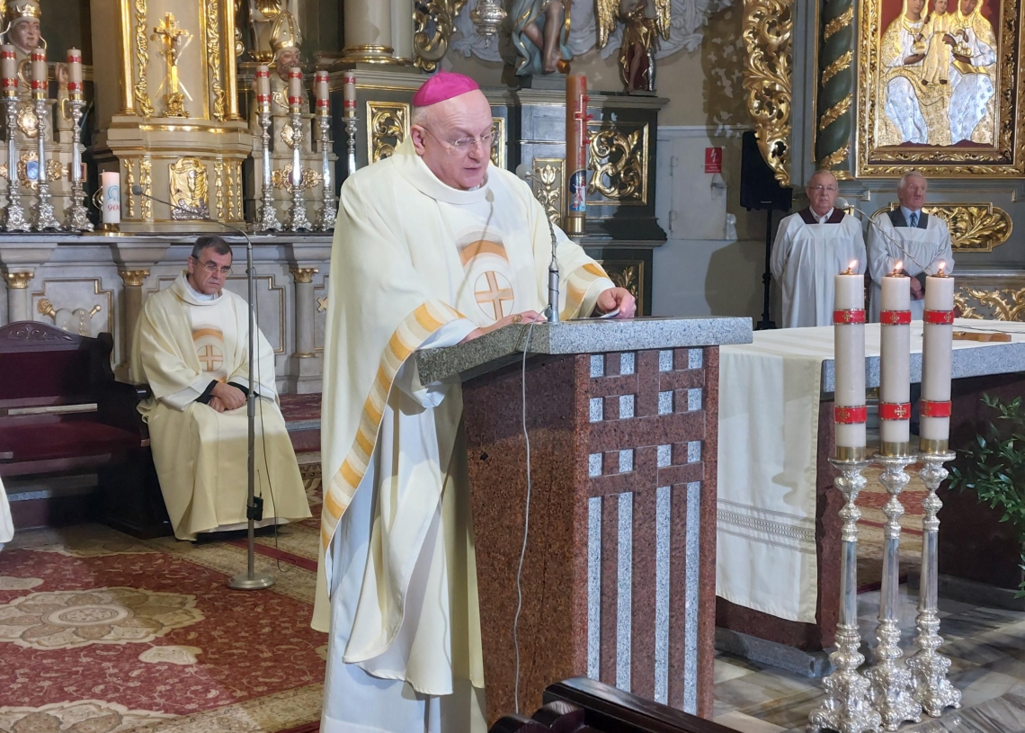 Bazylikę Mniejszą w Sieradzu ustanowiono dzisiaj Sanktuarium św. Józefa [ZDJĘCIA]