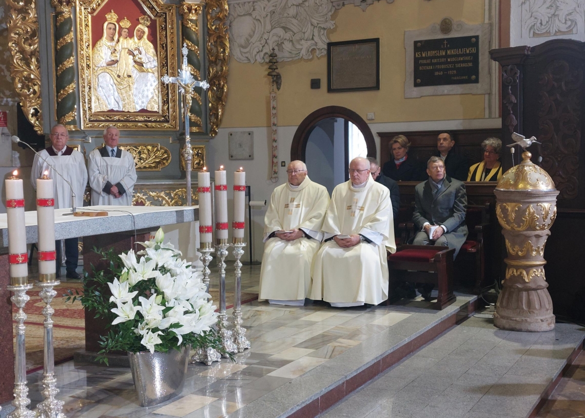 Bazylikę Mniejszą w Sieradzu ustanowiono dzisiaj Sanktuarium św. Józefa [ZDJĘCIA]