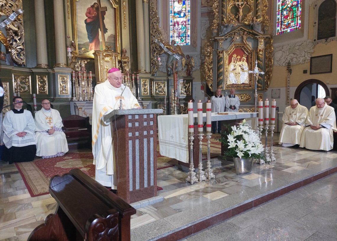 Bazylikę Mniejszą w Sieradzu ustanowiono dzisiaj Sanktuarium św. Józefa [ZDJĘCIA]