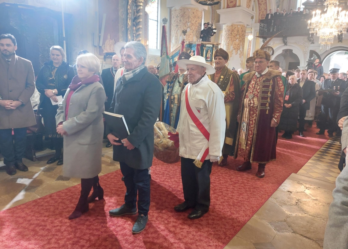 Bazylikę Mniejszą w Sieradzu ustanowiono dzisiaj Sanktuarium św. Józefa [ZDJĘCIA]