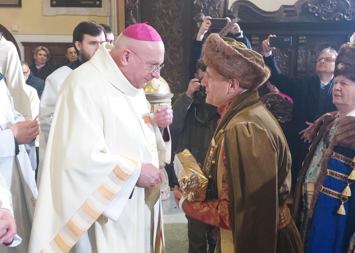 Bazylikę Mniejszą w Sieradzu ustanowiono dzisiaj Sanktuarium św. Józefa [ZDJĘCIA]