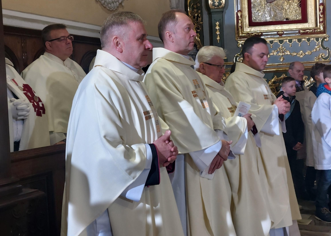 Bazylikę Mniejszą w Sieradzu ustanowiono dzisiaj Sanktuarium św. Józefa [ZDJĘCIA]