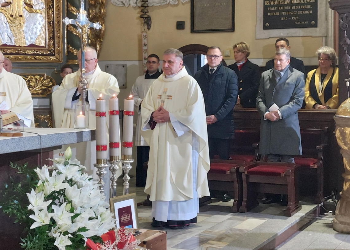 Bazylikę Mniejszą w Sieradzu ustanowiono dzisiaj Sanktuarium św. Józefa [ZDJĘCIA]
