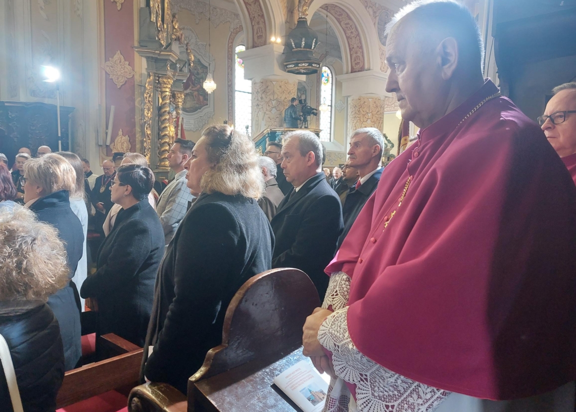 Bazylikę Mniejszą w Sieradzu ustanowiono dzisiaj Sanktuarium św. Józefa [ZDJĘCIA]