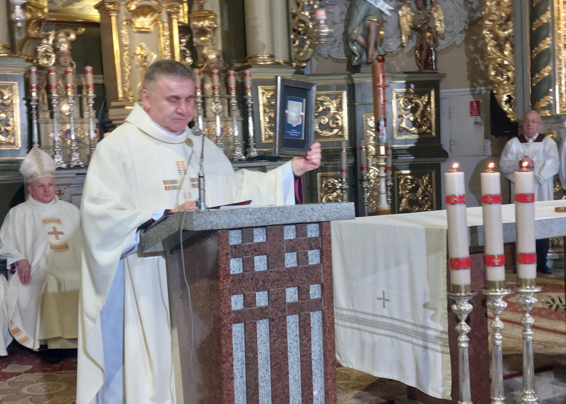 Bazylikę Mniejszą w Sieradzu ustanowiono dzisiaj Sanktuarium św. Józefa [ZDJĘCIA]