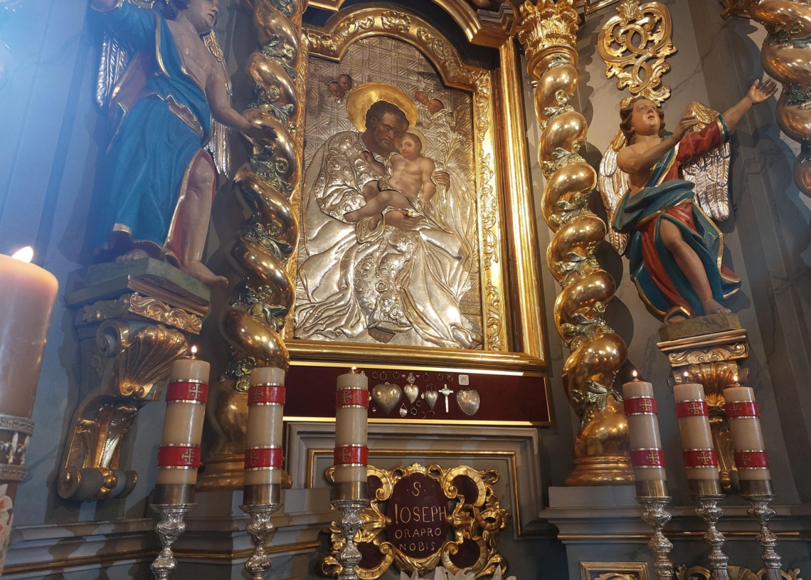 Bazylikę Mniejszą w Sieradzu ustanowiono dzisiaj Sanktuarium św. Józefa [ZDJĘCIA]