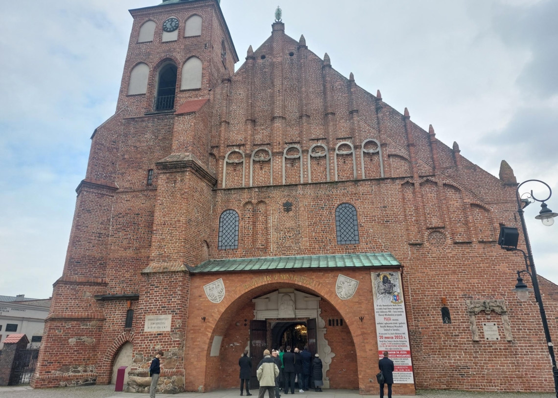 Bazylikę Mniejszą w Sieradzu ustanowiono dzisiaj Sanktuarium św. Józefa [ZDJĘCIA]
