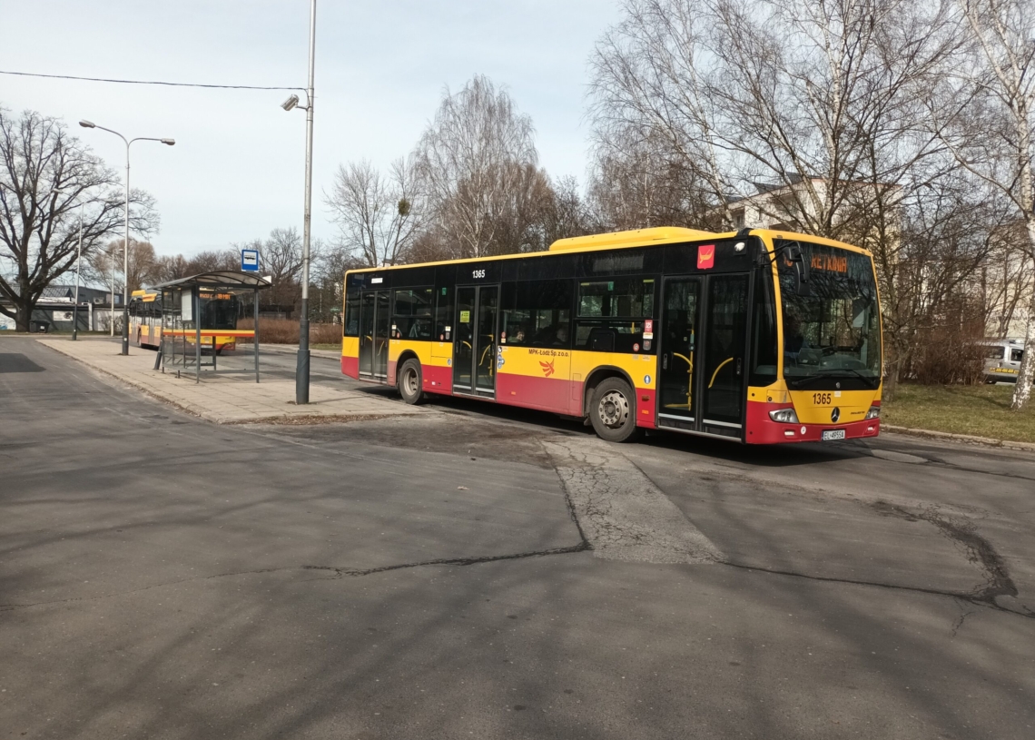 Na liniach 57, 70, 81 czy 99 zamiast autobusów przegubowych kursują krótkie pojazdy