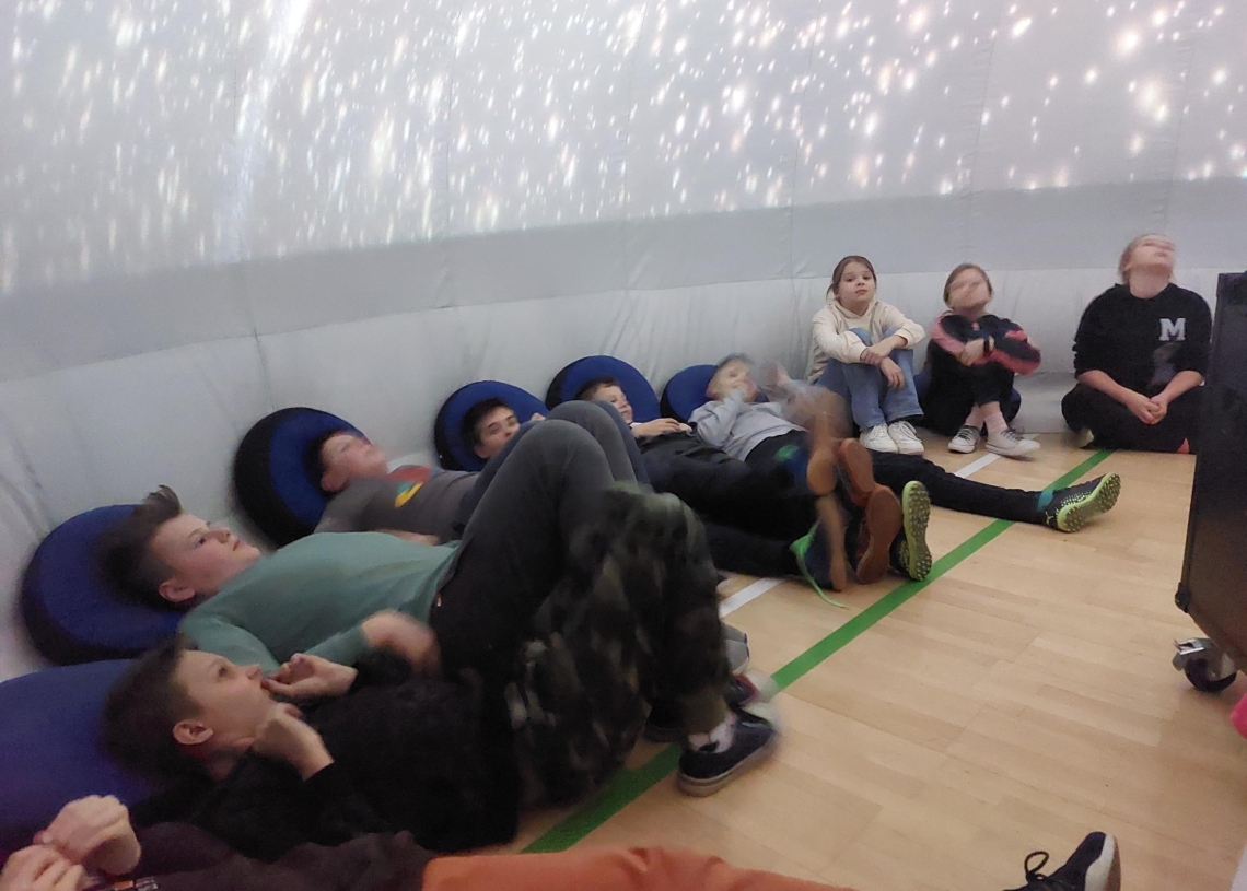 Mobilne planetarium Centrum Nauki Kopernik dotarło do Galewic [ZDJĘCIA]