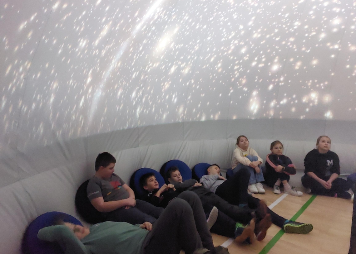 Mobilne planetarium Centrum Nauki Kopernik dotarło do Galewic [ZDJĘCIA]