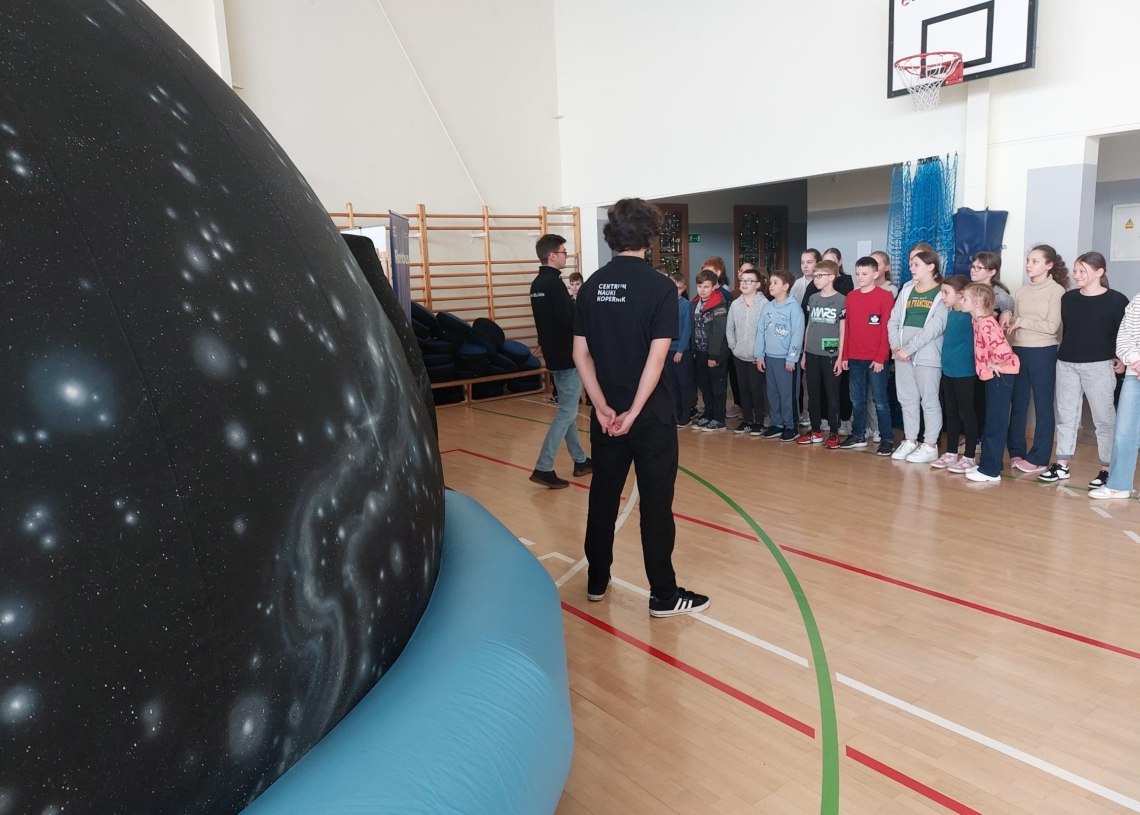 Mobilne planetarium Centrum Nauki Kopernik dotarło do Galewic [ZDJĘCIA]