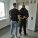 Złodziej sklepowy w rękach policjantów