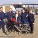 Policjanci z tuszyńskiego komisariatu podarowali nastolatce nowy rower. Poprzedni, którym dojeżdżała do szkoły, został uszkodzony podczas zdarzenia drogowego 7 policjanci z tuszyńskiego komisariatu