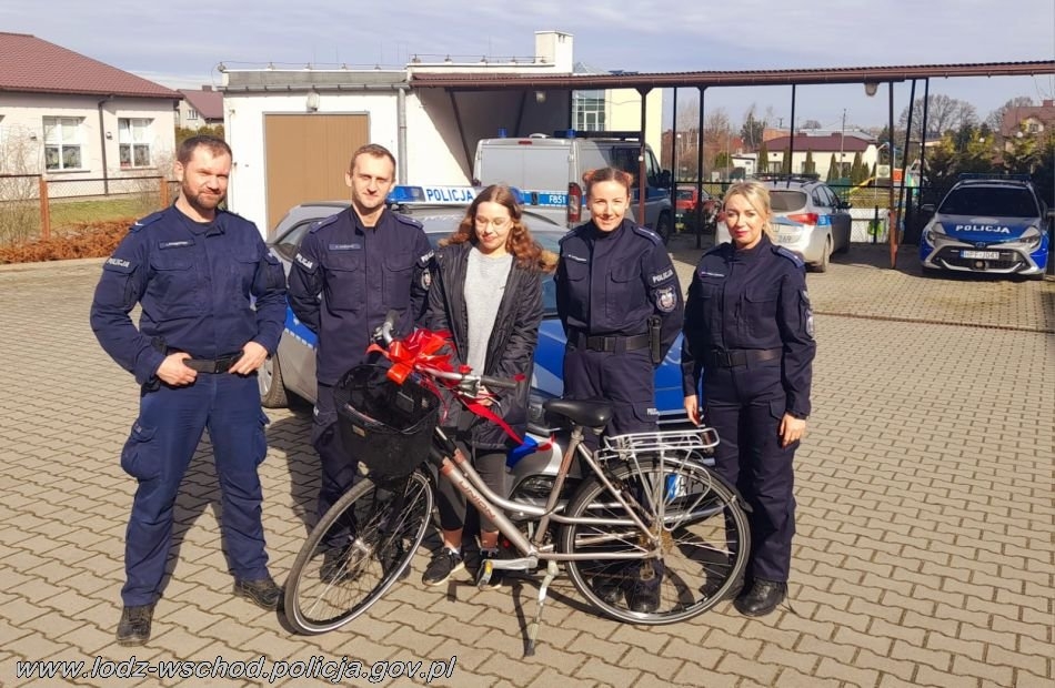 policjanci z tuszyńskiego komisariatu