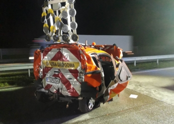 Ciężarówka staranowała pojazd służby drogowej na A1. Jedna osoba ranna