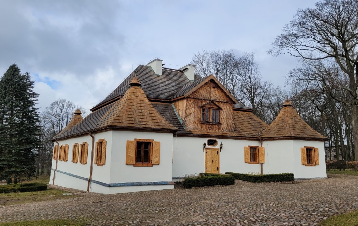 Dworek w Ożarowie został zrewitalizowany 1 Dworek w Ożarowie po rewitalizacji