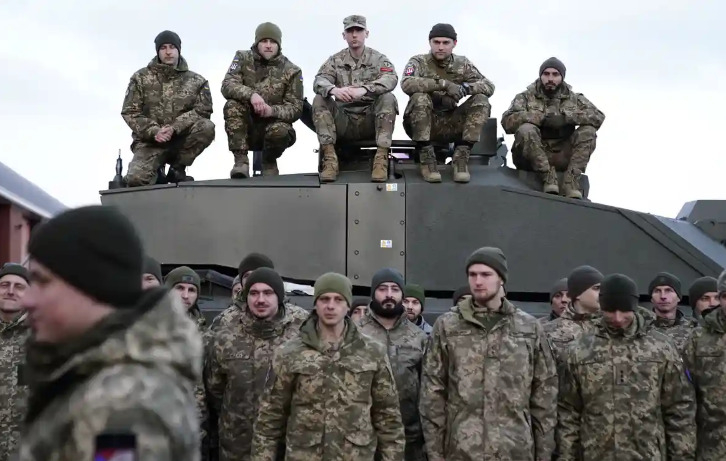 Wojna na Ukrainie. 397. dzień rosyjskiej inwazji. Zakończyło się szkolenie ukraińskich czołgistów w Wielkiej Brytanii 1 397. dzień rosyjskiej inwazji