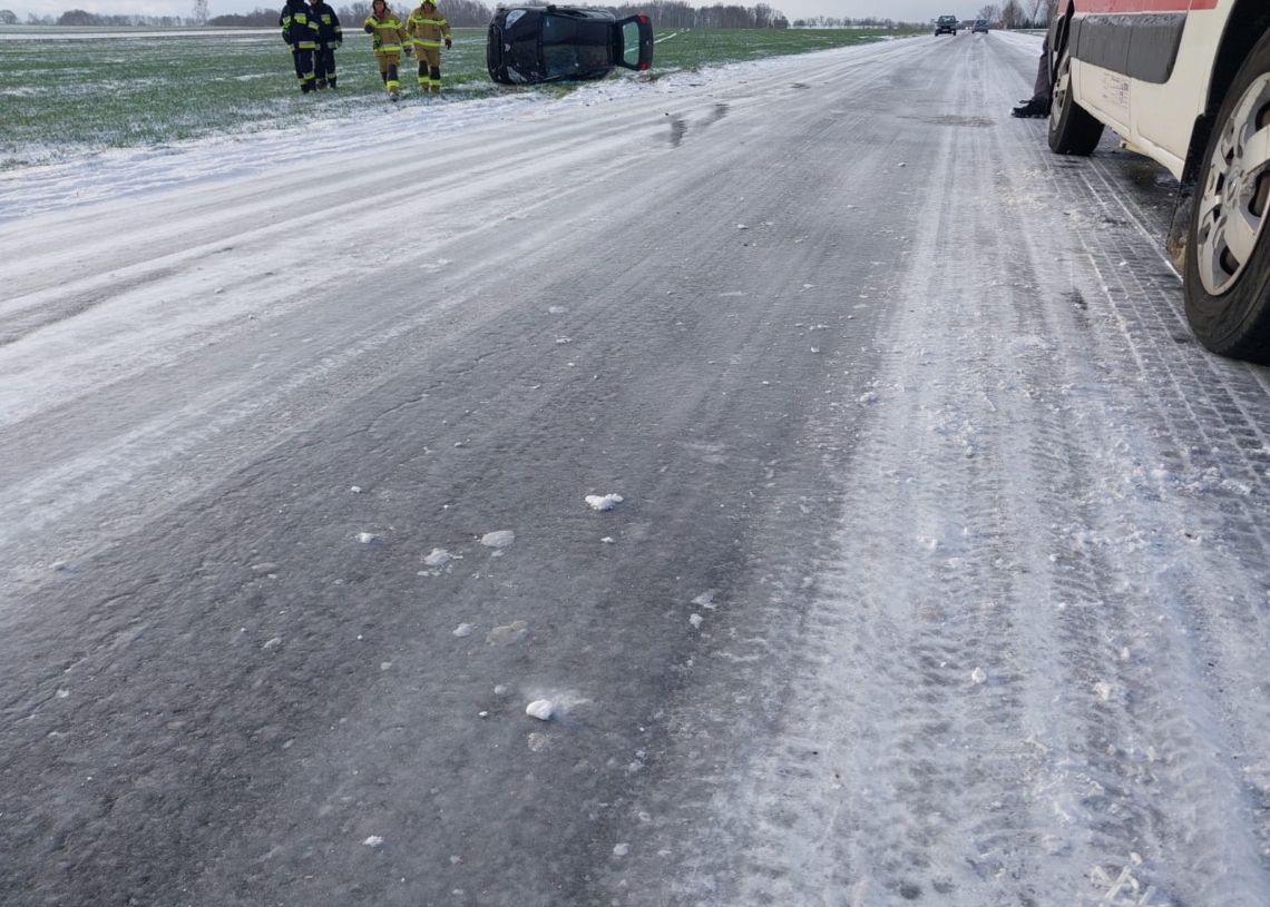 Wypadek między Kromolinem Starym a Zduńską Wolą, 2 kobiety trafiły do szpitala