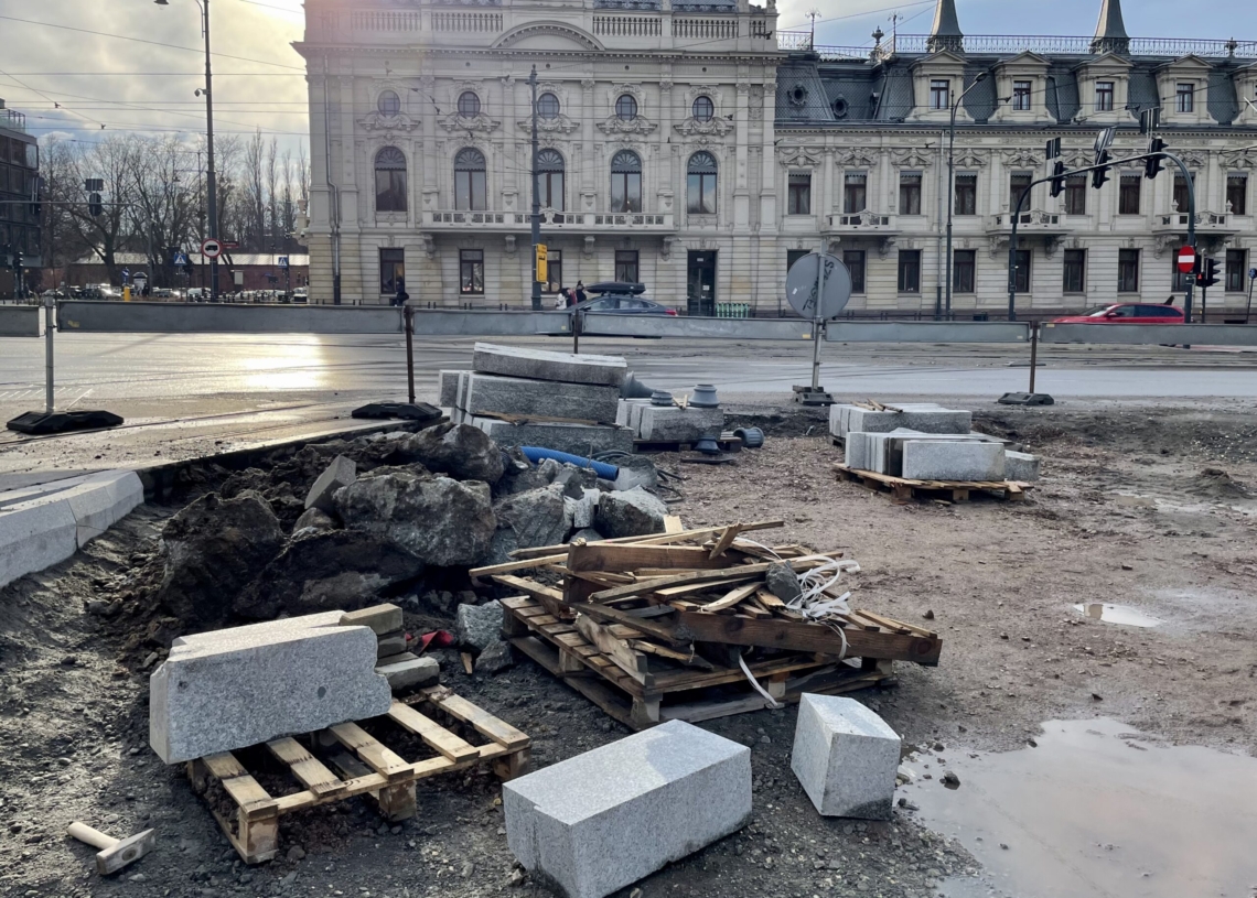 Modernizacja Północnej. Wybudowano pierwsze perony przystankowe [ZDJECIA + WIDEO]
