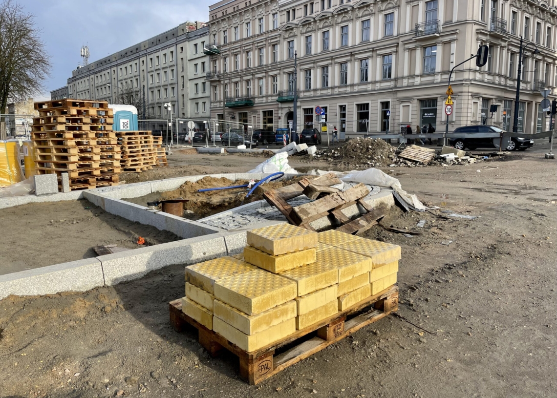 Modernizacja Północnej. Wybudowano pierwsze perony przystankowe [ZDJECIA + WIDEO]