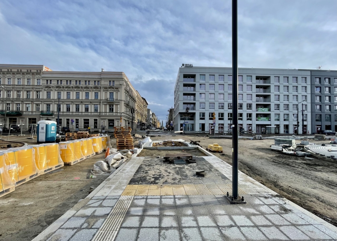 Modernizacja Północnej. Wybudowano pierwsze perony przystankowe [ZDJECIA + WIDEO]