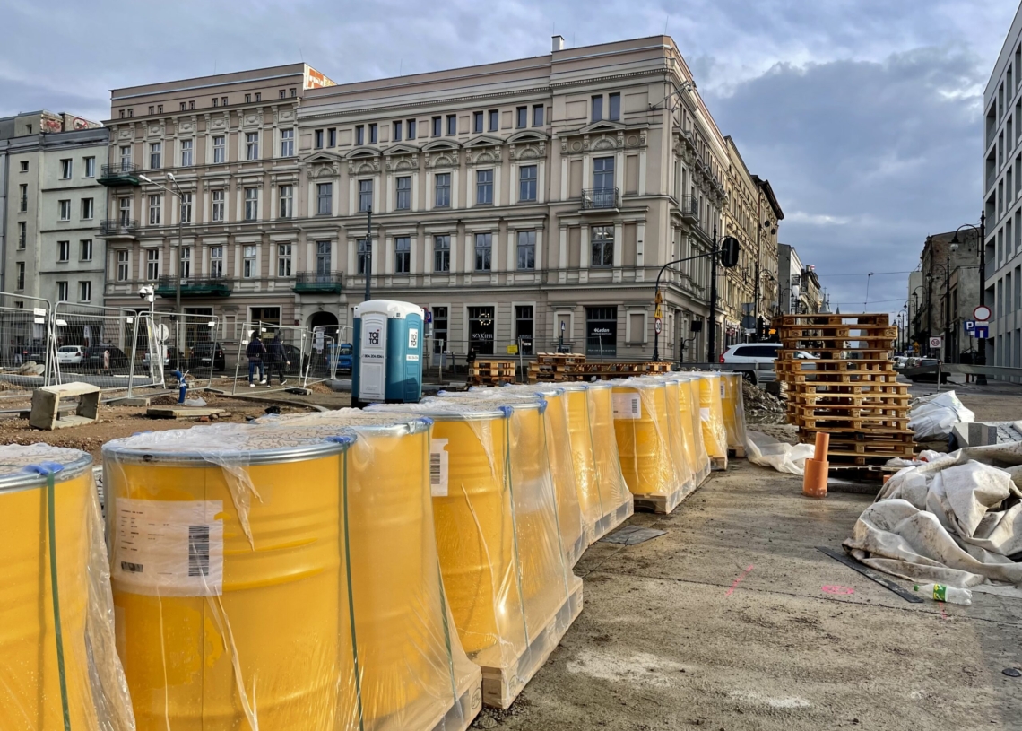 Modernizacja Północnej. Wybudowano pierwsze perony przystankowe [ZDJECIA + WIDEO]