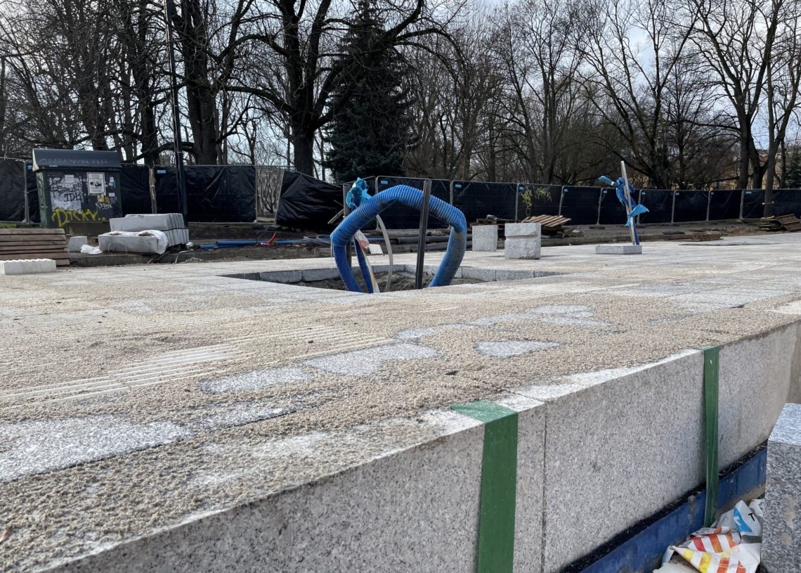 Modernizacja Północnej. Wybudowano pierwsze perony przystankowe [ZDJECIA + WIDEO]