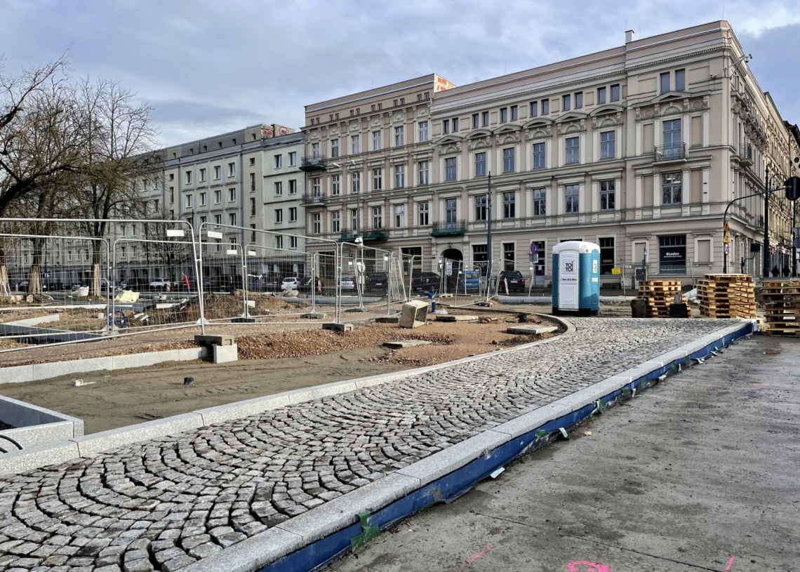 Modernizacja Północnej. Wybudowano pierwsze perony przystankowe [ZDJECIA + WIDEO]