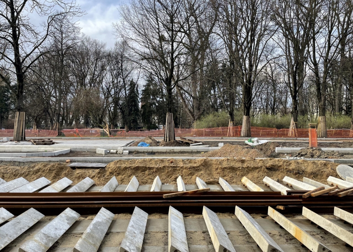 Modernizacja Północnej. Wybudowano pierwsze perony przystankowe [ZDJECIA + WIDEO]