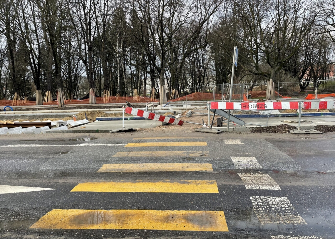 Modernizacja Północnej. Wybudowano pierwsze perony przystankowe [ZDJECIA + WIDEO]