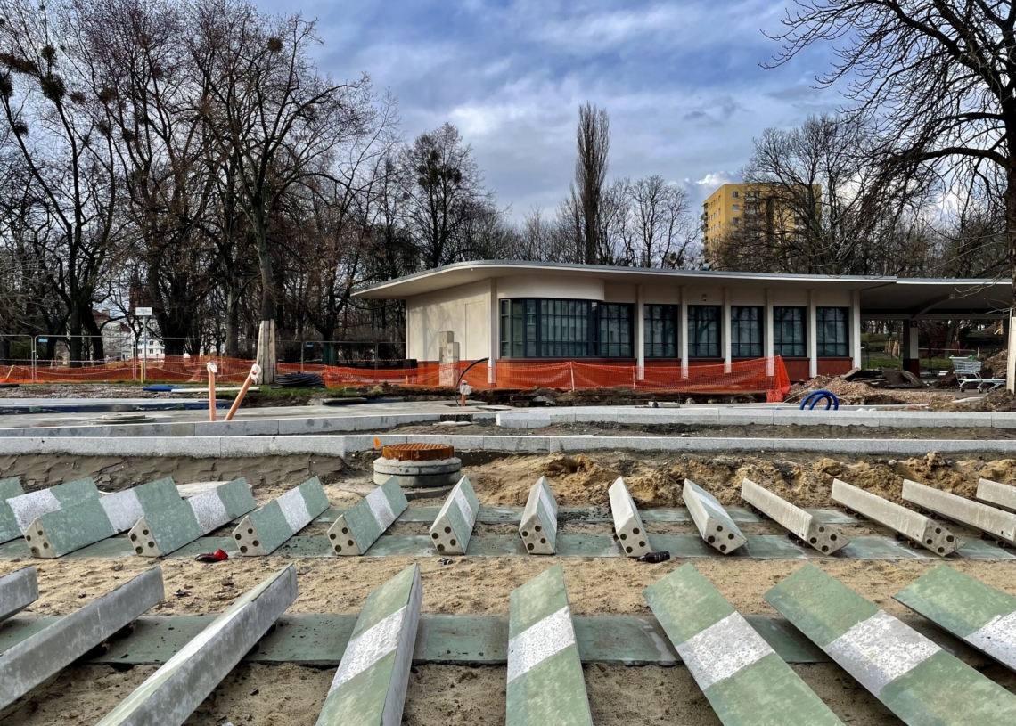 Modernizacja Północnej. Wybudowano pierwsze perony przystankowe [ZDJECIA + WIDEO]