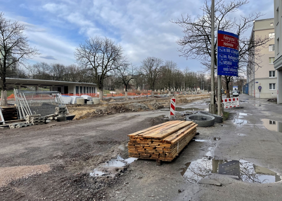 Modernizacja Północnej. Wybudowano pierwsze perony przystankowe [ZDJECIA + WIDEO]