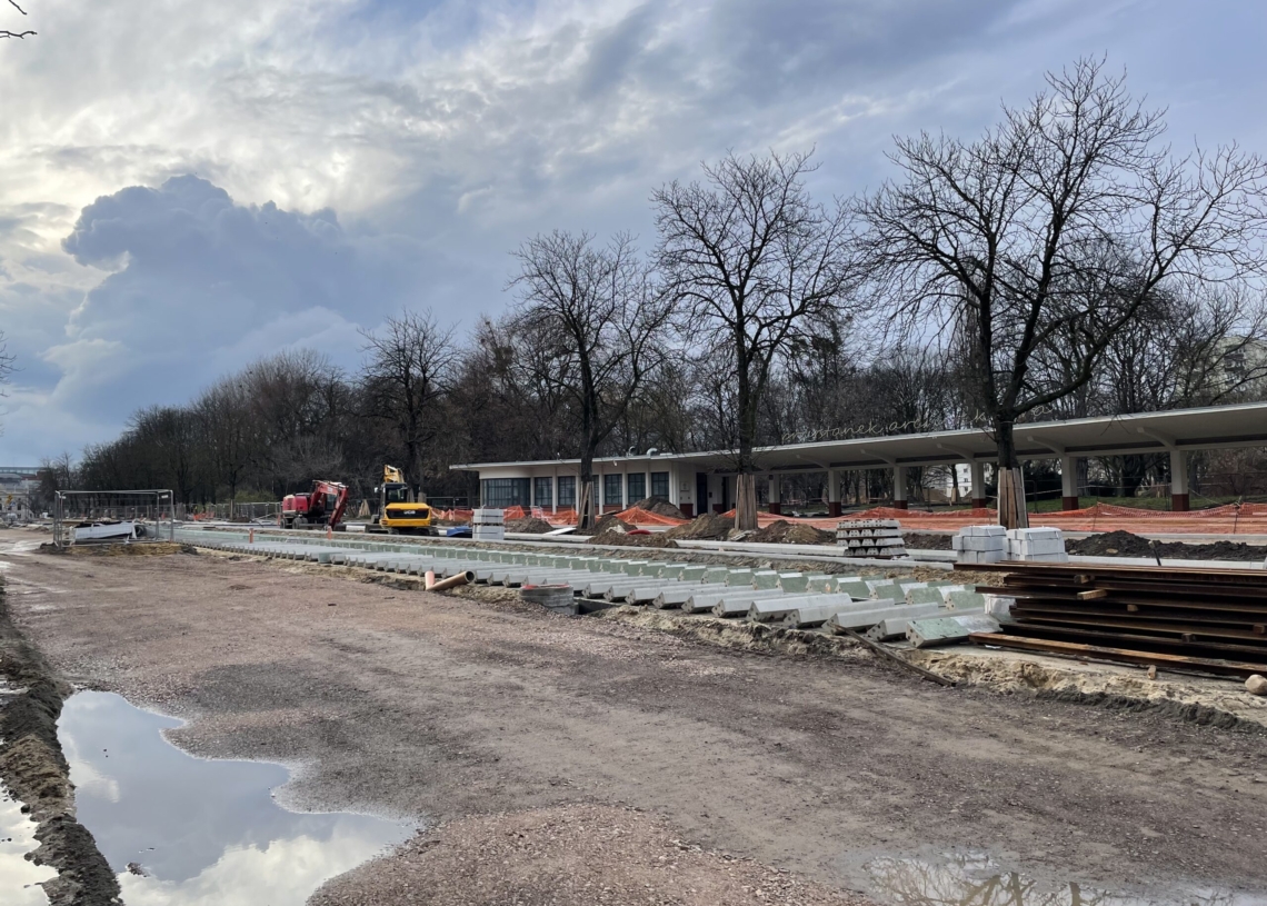 Modernizacja Północnej. Wybudowano pierwsze perony przystankowe [ZDJECIA + WIDEO]