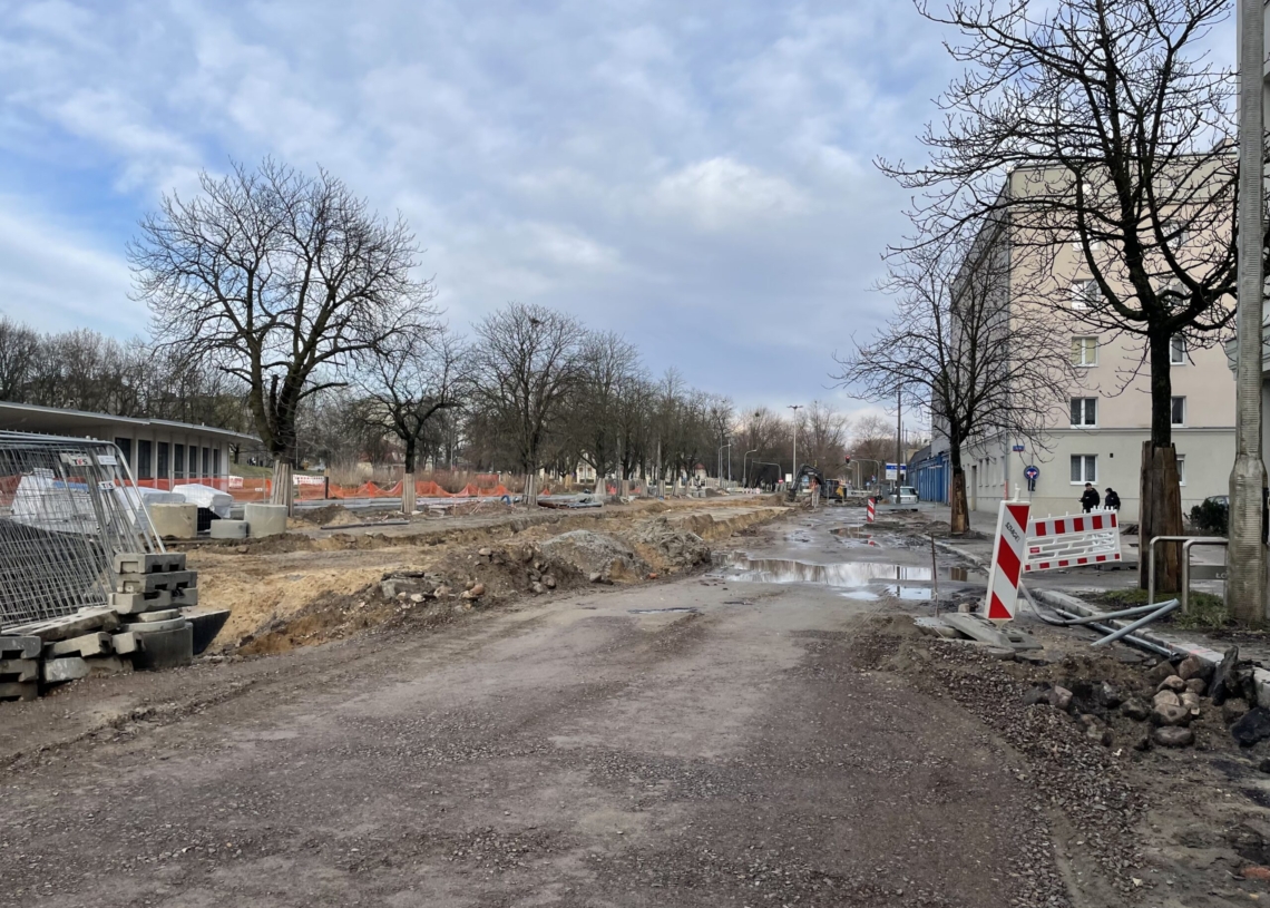 Modernizacja Północnej. Wybudowano pierwsze perony przystankowe [ZDJECIA + WIDEO]