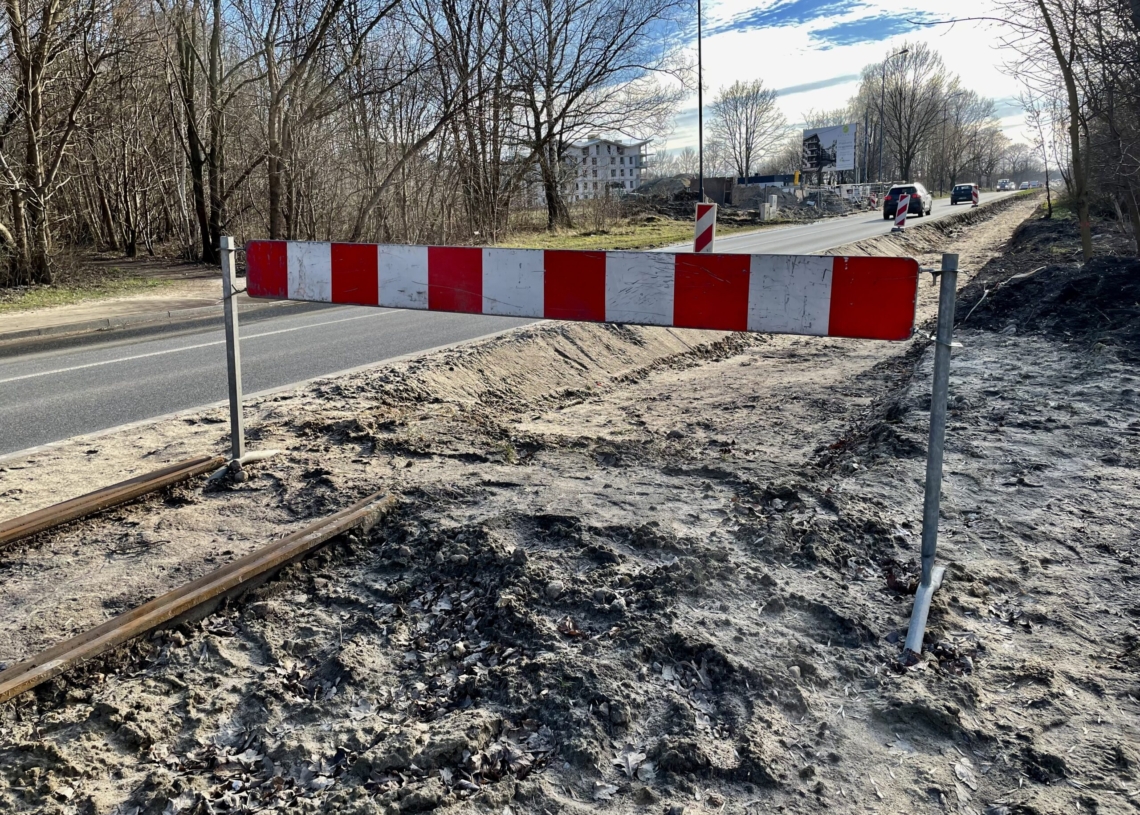 Modernizacja trasy tramwajowej do Konstantynowa. Dzisiaj mają zostać wznowione prace na konstantynowskim odcinku [ZDJĘCIA + WIDEO]
