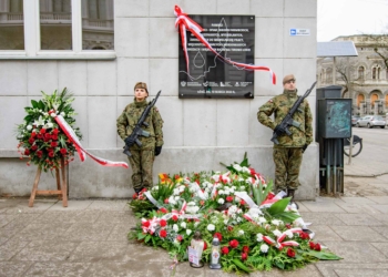 Odsłonięcie tablicy pamiątkowej poświęconej polski dzieciom