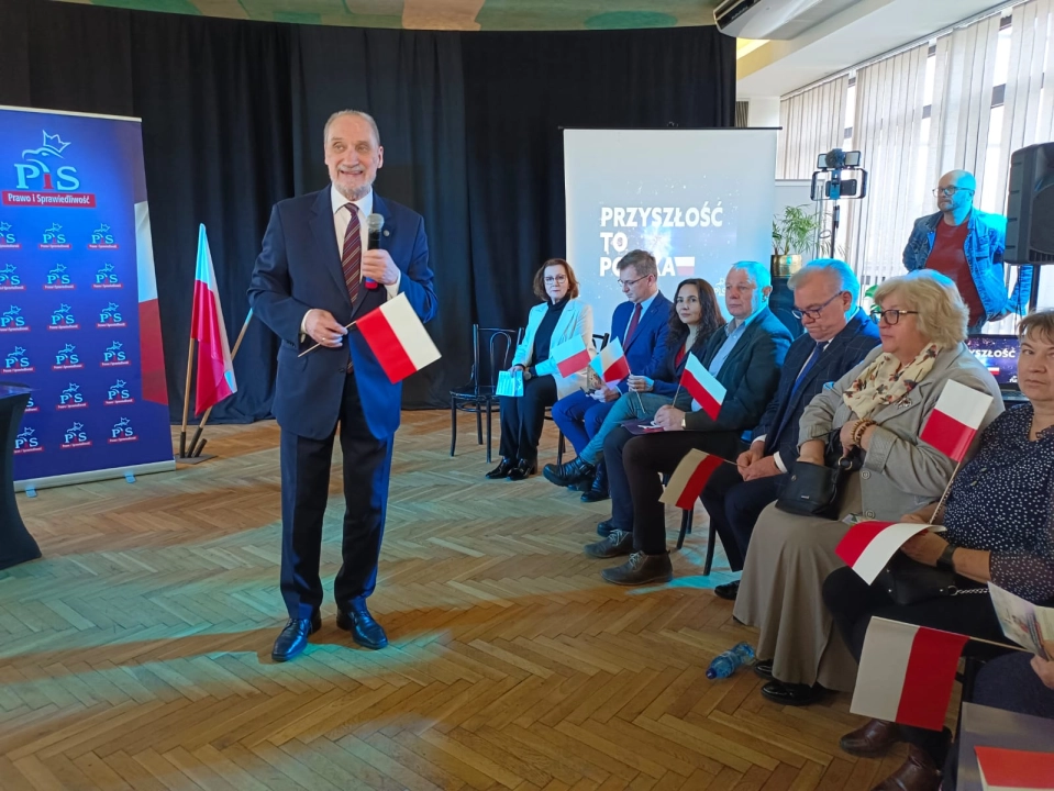 Politycy Prawa i Sprawiedliwości na spotkaniu z wyborcami w Radomsku 1 Politycy Prawa i Sprawiedliwości na spotkaniu z wyborcami w Radomsku