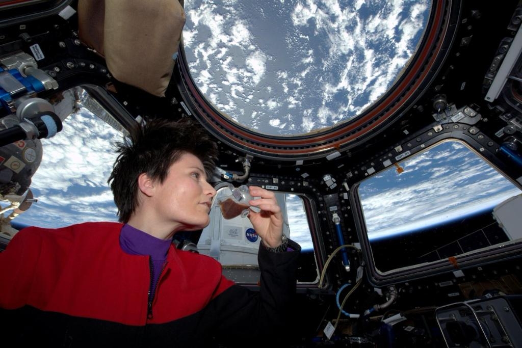 Kosmonautka Samantha Cristoforetti w Parlamencie Europejskim. Jako pierwsza zaparzyła kawę w kosmosie 1 Samantha Cristoforetti - włoska kosmonautka