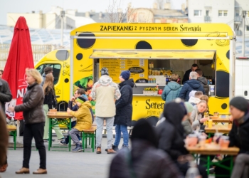 W Łodzi trwa festiwal foodtrucków