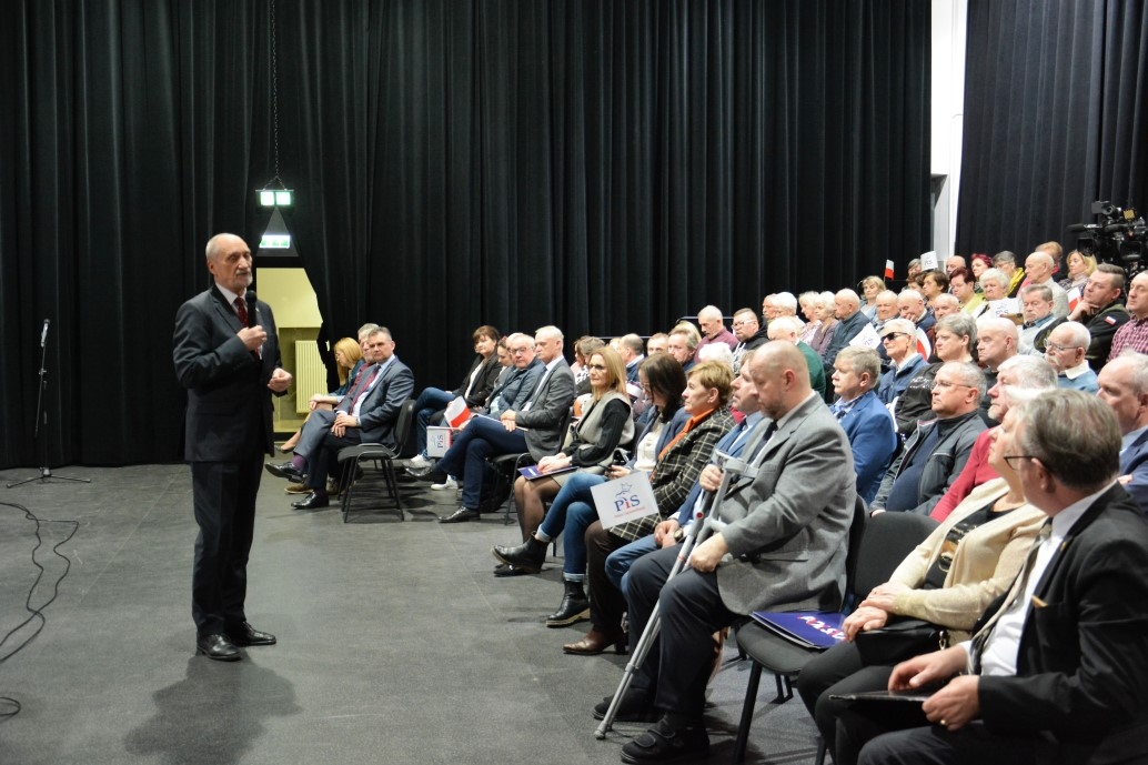 Antoni Macierewicz w Tomaszowie Mazowieckim. Spotkanie z mieszkańcami w ramach trasy „Przyszłość to Polska”