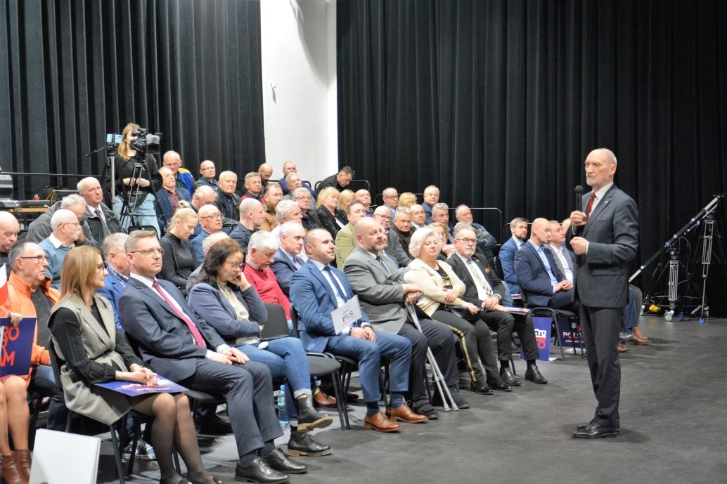 Antoni Macierewicz w Tomaszowie Mazowieckim. Spotkanie z mieszkańcami w ramach trasy „Przyszłość to Polska”