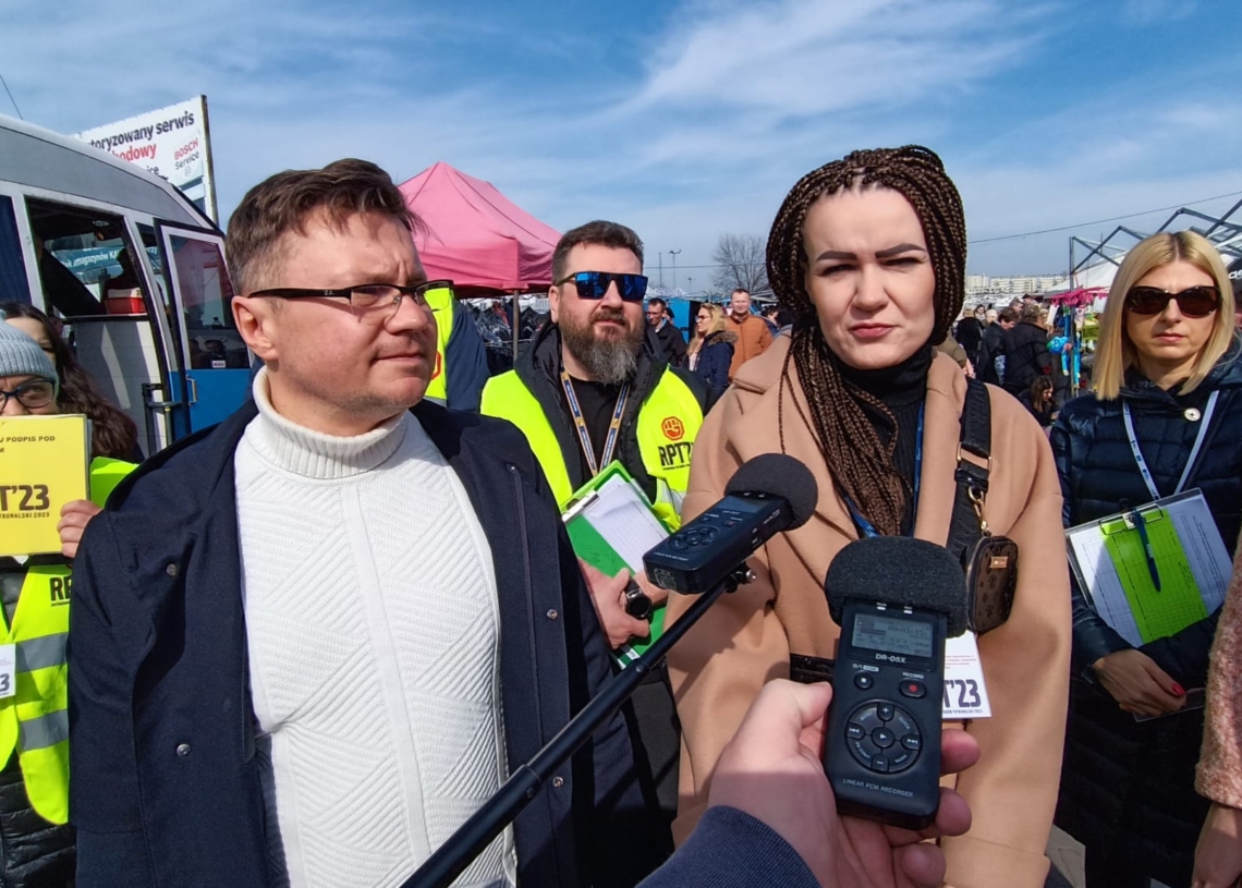 Grupa referendalna w Piotrkowie zakończyła zbieranie podpisów pod wnioskiem o odwołanie prezydenta miasta [ZDJĘCIA]