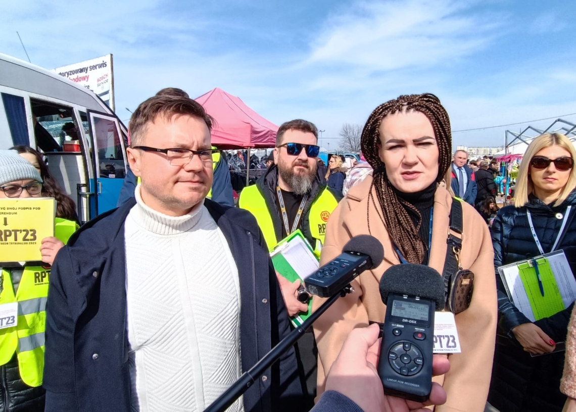 Grupa referendalna w Piotrkowie zakończyła zbieranie podpisów pod wnioskiem o odwołanie prezydenta miasta [ZDJĘCIA]