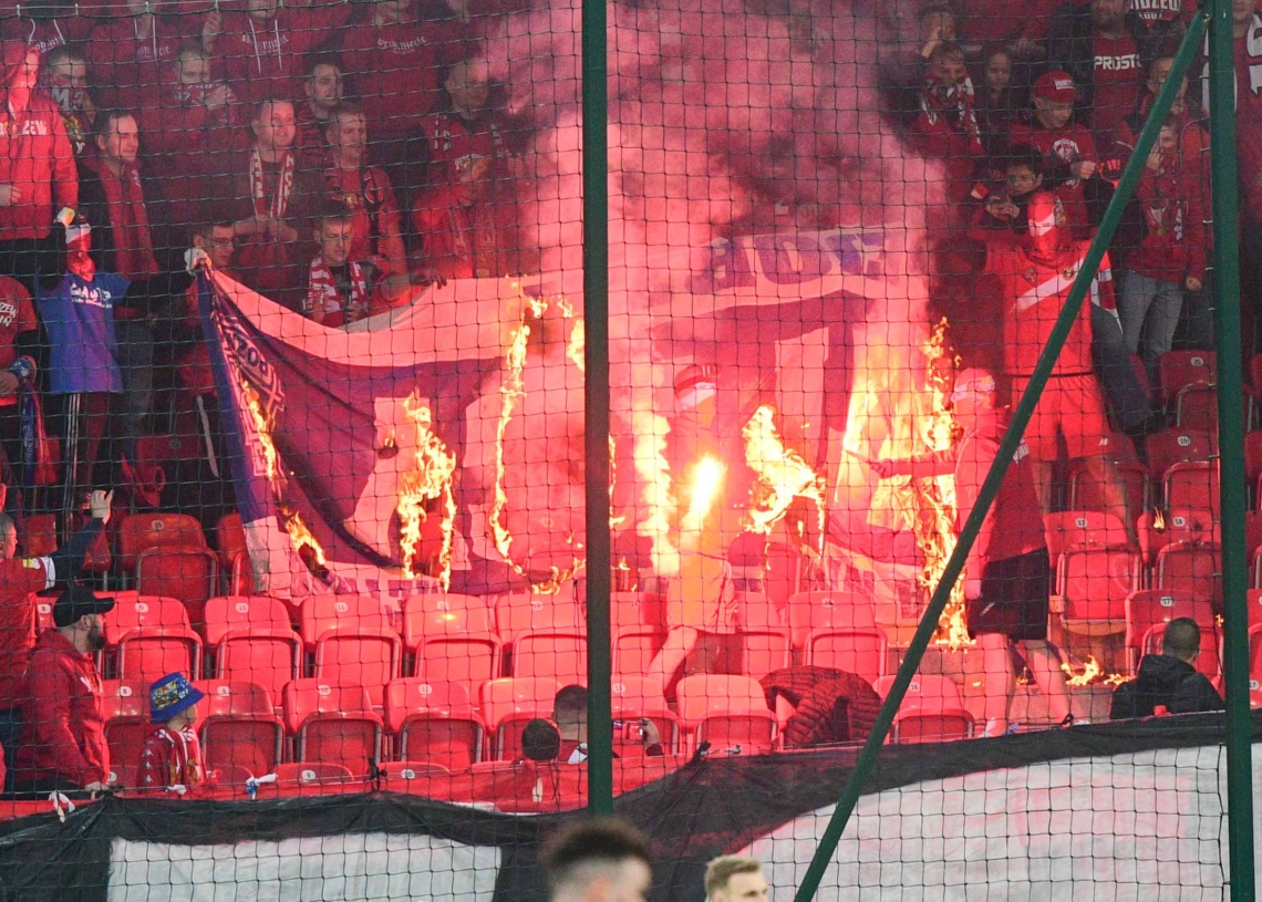 Kibice Lecha zdemolowali sektor na Widzewie. Zemsta za spaloną flagę?