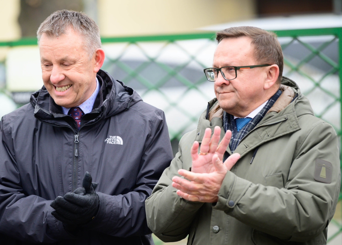 Podopieczni Zespołu Szkół Specjalnych w Warcie otrzymali nowy bus,