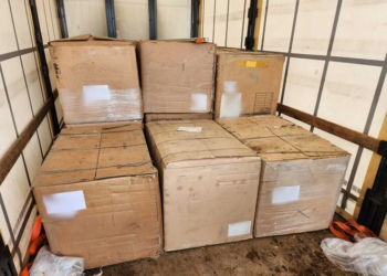 Zgierz: 4600 kg nielegalnego suszu tytoniowego zabezpieczone przez łódzką KAS