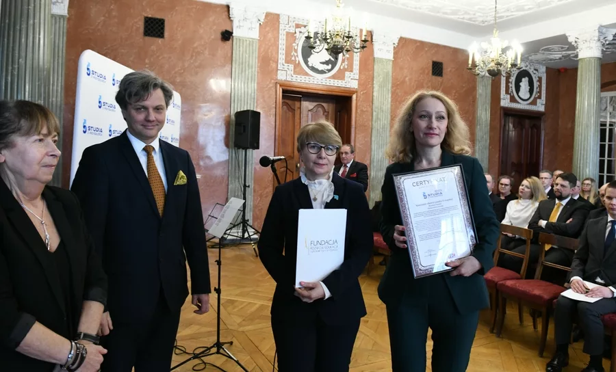Certyfikat Studia z przyszłością dla kierunku nauczanie chemii na UŁ